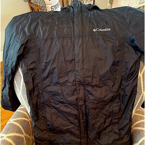Columbia unisex rain jacket in good condition.